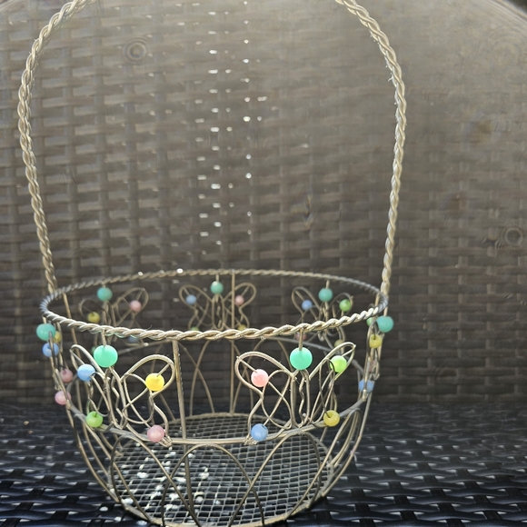Metal and beaded basket - Picture 2 of 6
